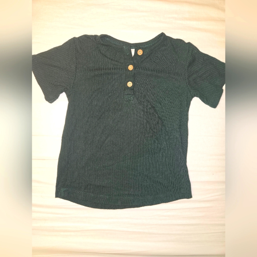 Kate Quinn 2T Henley Tee